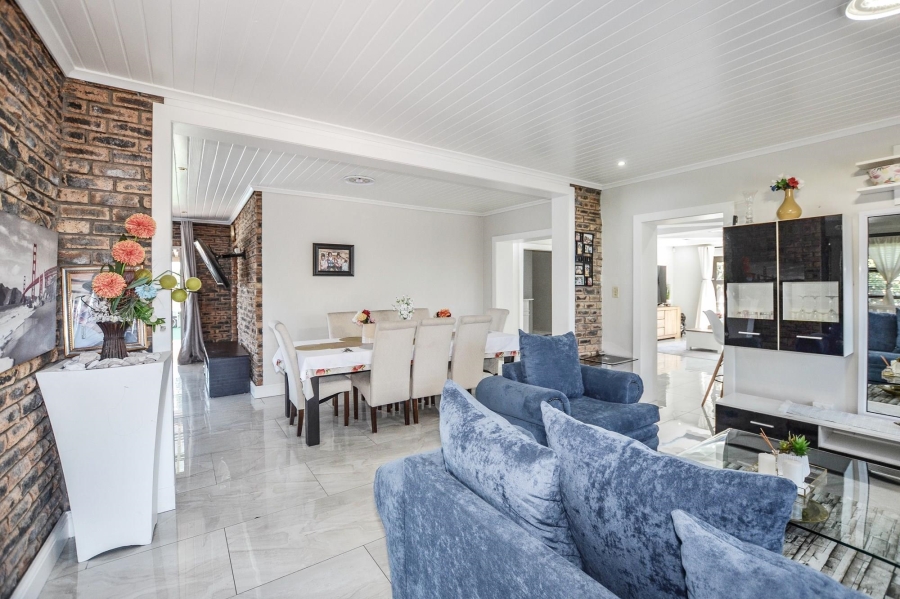 6 Bedroom Property for Sale in De Tijger Western Cape